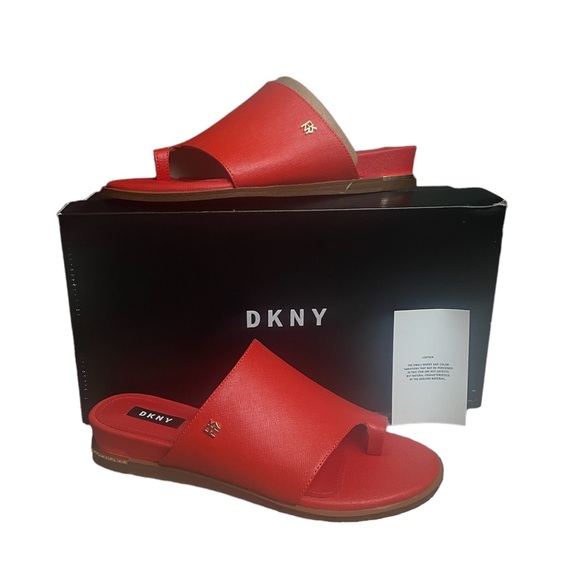 NWT IN BOX DKNY Daz Leather Heeled Flat Toe Slide Sandal (size 8.5) - Picture 1 of 16